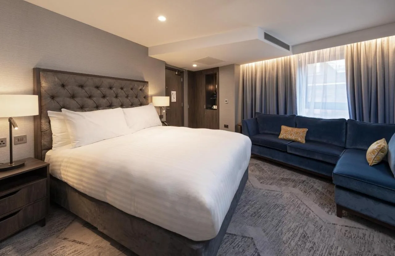 1 Queen Bed Premium with Jetted Bath
